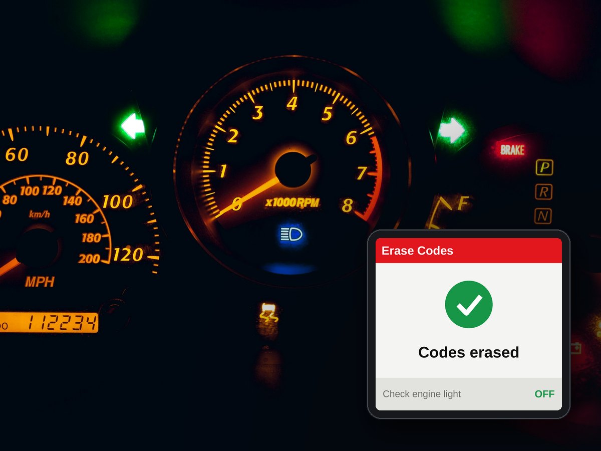 Schermo dello scanner che conferma codici cancellati e spia motore spenta